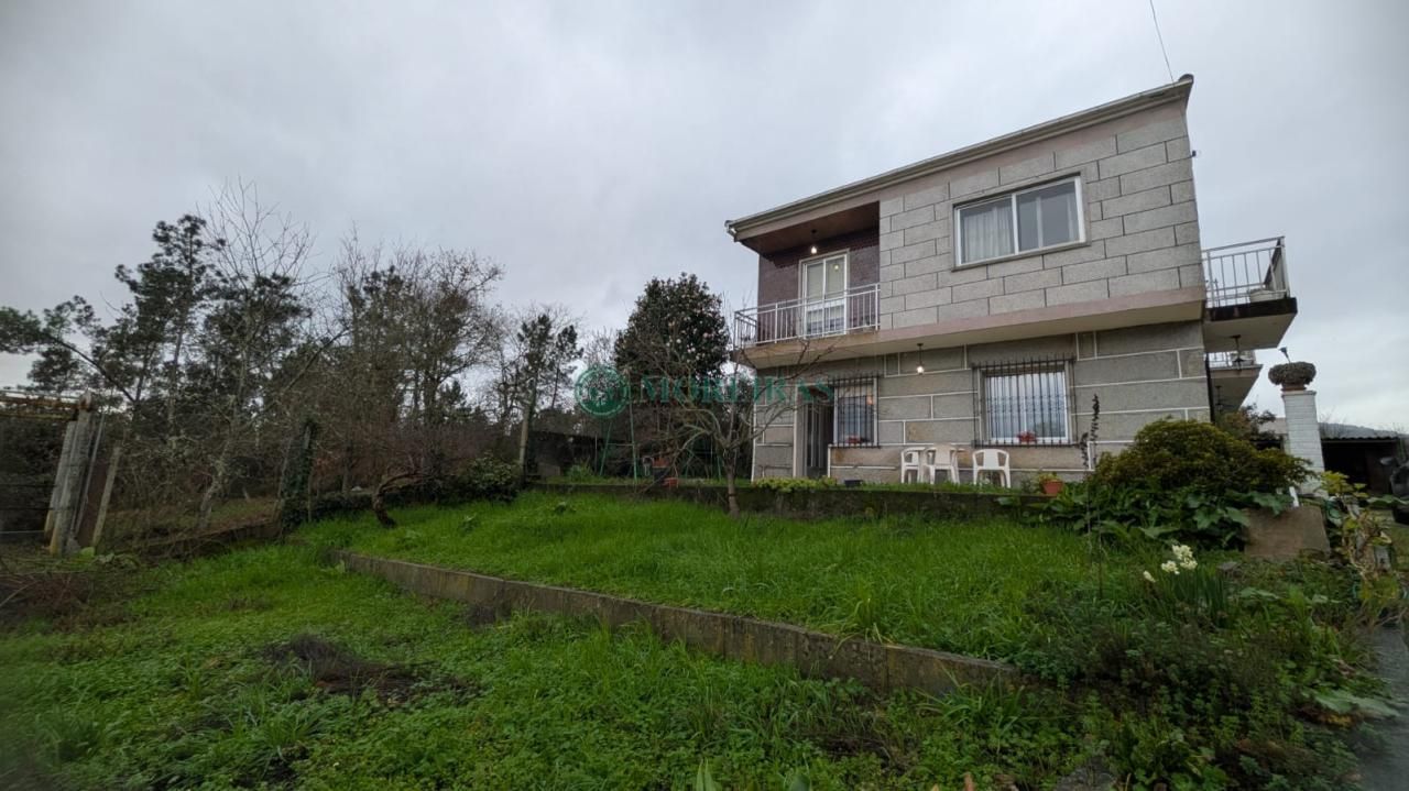Vista exterior de Casa o xalet en venda en Ourense Capital  amb Calefacció, Jardí privat i Moblat