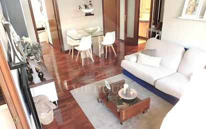Sala d'estar de Pis en venda en Badalona amb Aire condicionat, Calefacció i Parquet