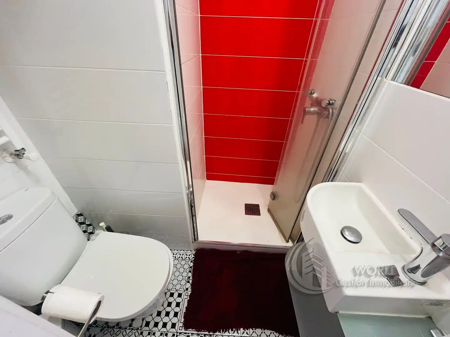 Bathroom of Attic for rent in Madrid  with Air Conditioner, Heating and Terrace