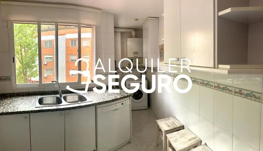 Kitchen of Flat for rent in Torrejón de Ardoz  with Heating, Terrace and Swimming Pool
