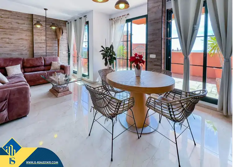 Penthouse with pool for sale in Golf Bahía