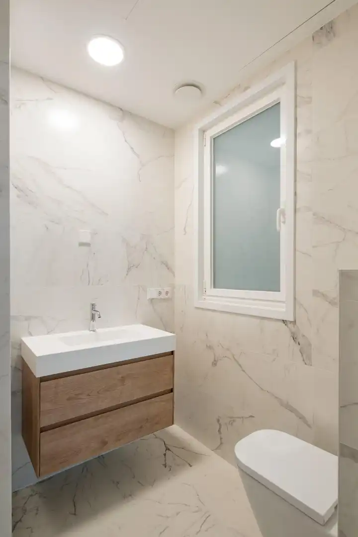 Bathroom of Flat for sale in A Coruña Capital   with Parquet flooring and Balcony