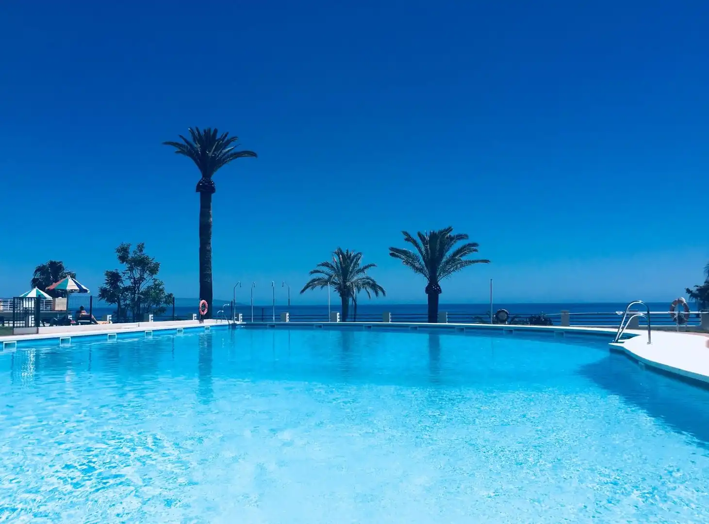 Piscina de Pis en venda en Torremolinos amb Aire condicionat, Terrassa i Moblat