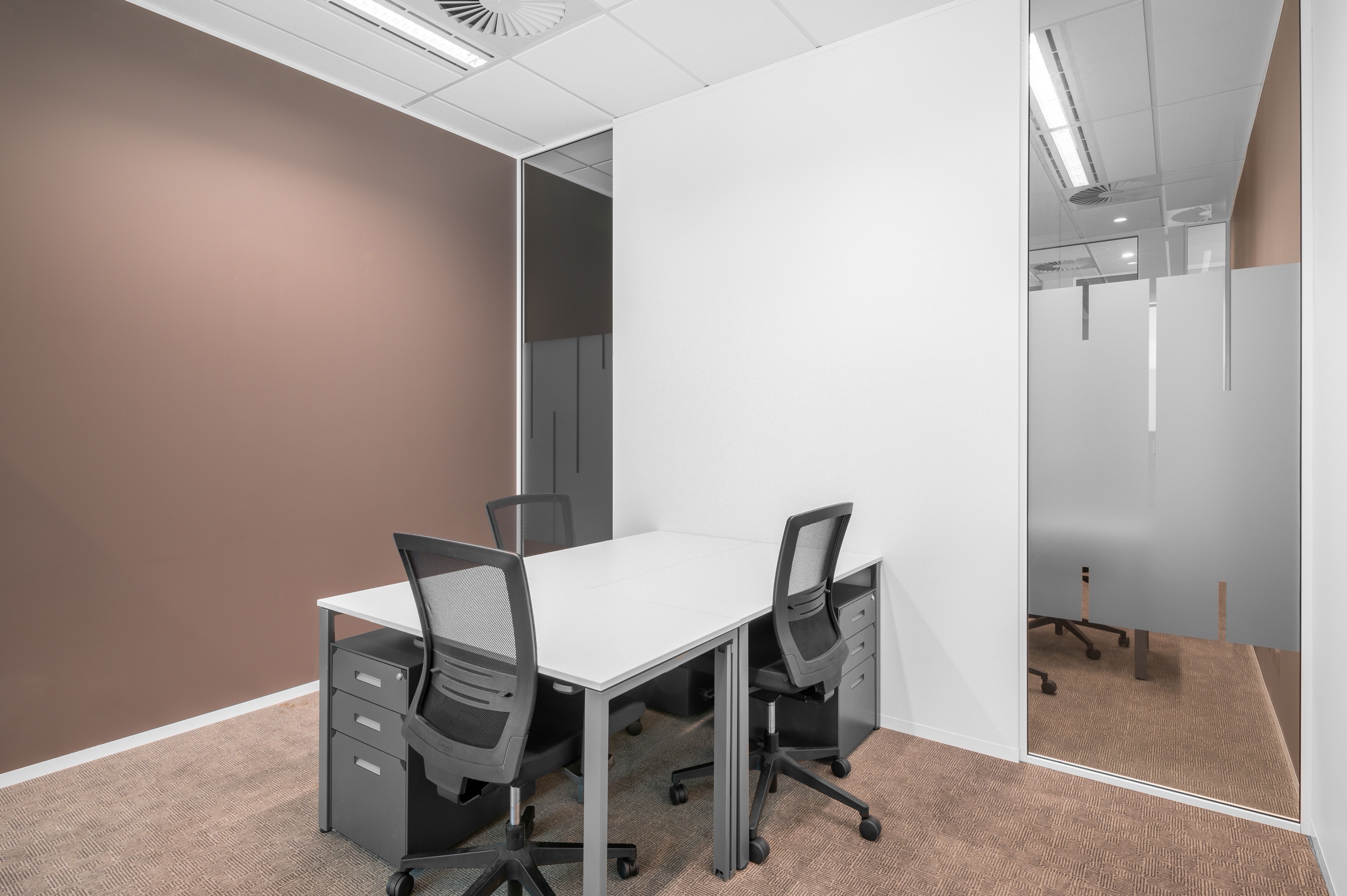 Office to rent in Marbella  with Air Conditioner, Heating and Furnished