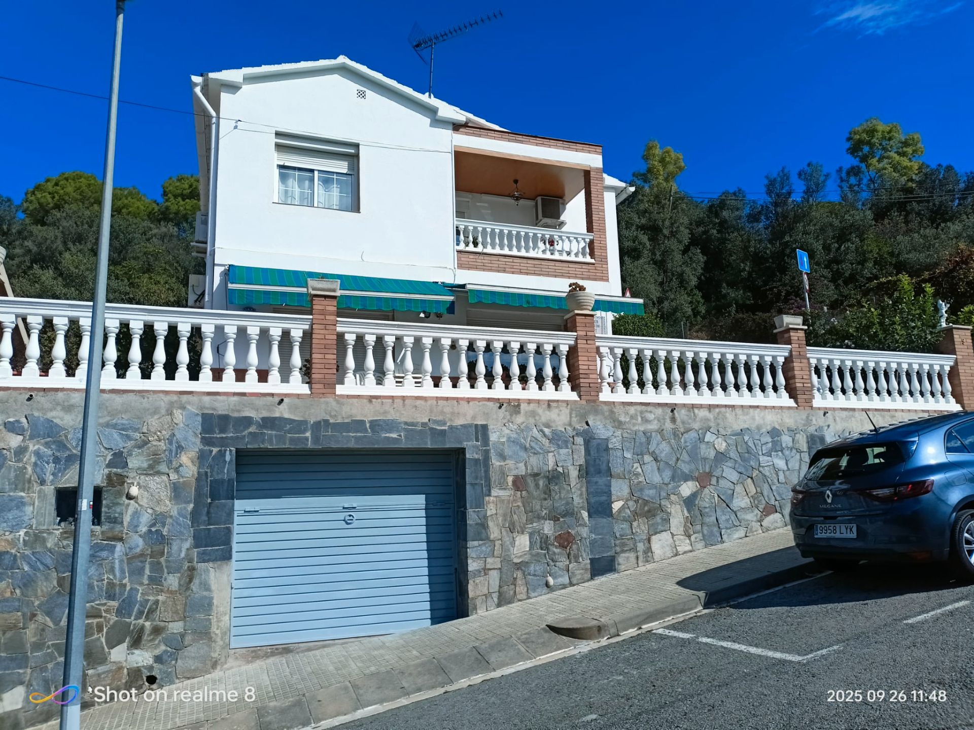 Vista exterior de Casa o xalet en venda en Olesa de Montserrat amb Aire condicionat, Calefacció i Traster