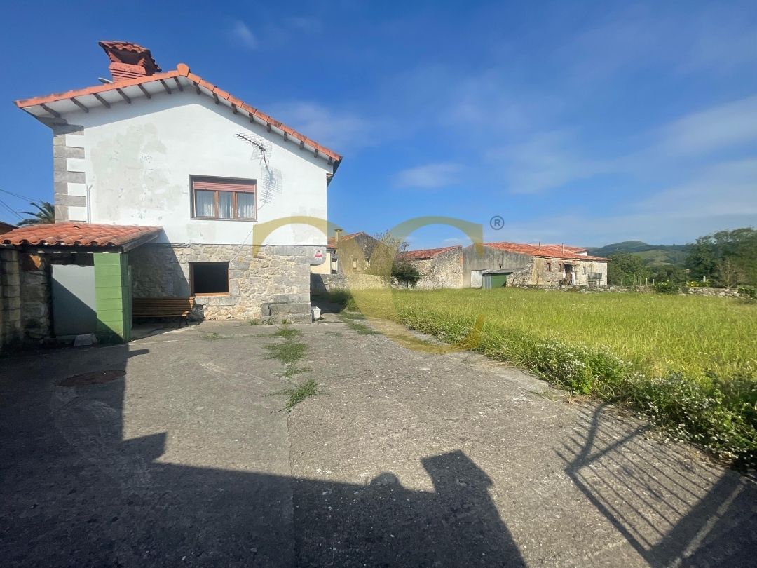 Vista exterior de Casa o xalet en venda en Entrambasaguas amb Calefacció, Jardí privat i Terrassa