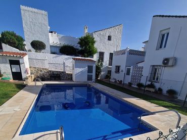 Casa amb balcó en venda a Selwo