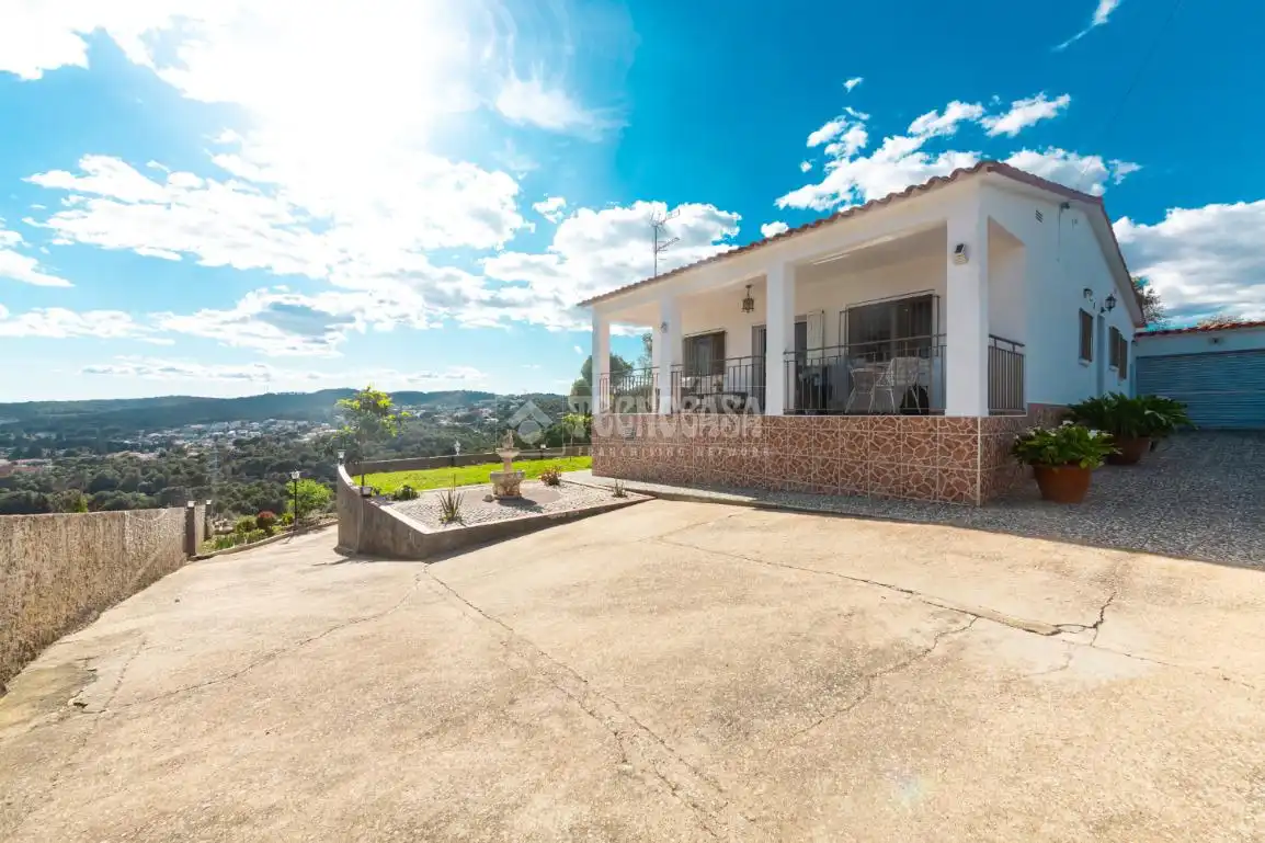 Vista exterior de Casa o xalet en venda en Cubelles amb Calefacció i Piscina