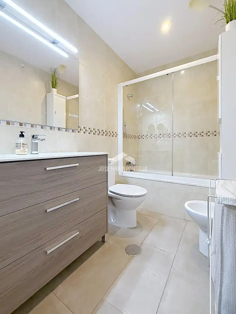 Bathroom of Flat for sale in Jerez de la Frontera  with Air Conditioner, Private garden and Parquet flooring