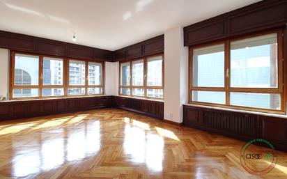 Sala d'estar de Pis en venda en Gijón  amb Calefacció i Parquet