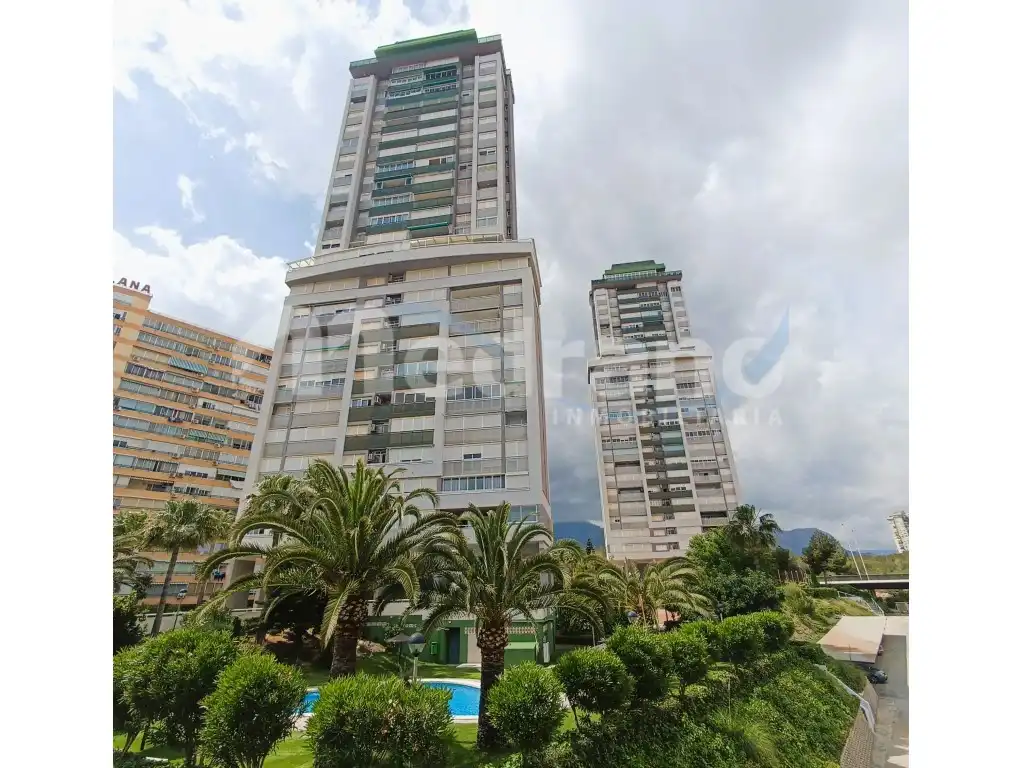 Vista exterior de Piso en venta en Benidorm con Jardín privado, Piscina y Amueblado