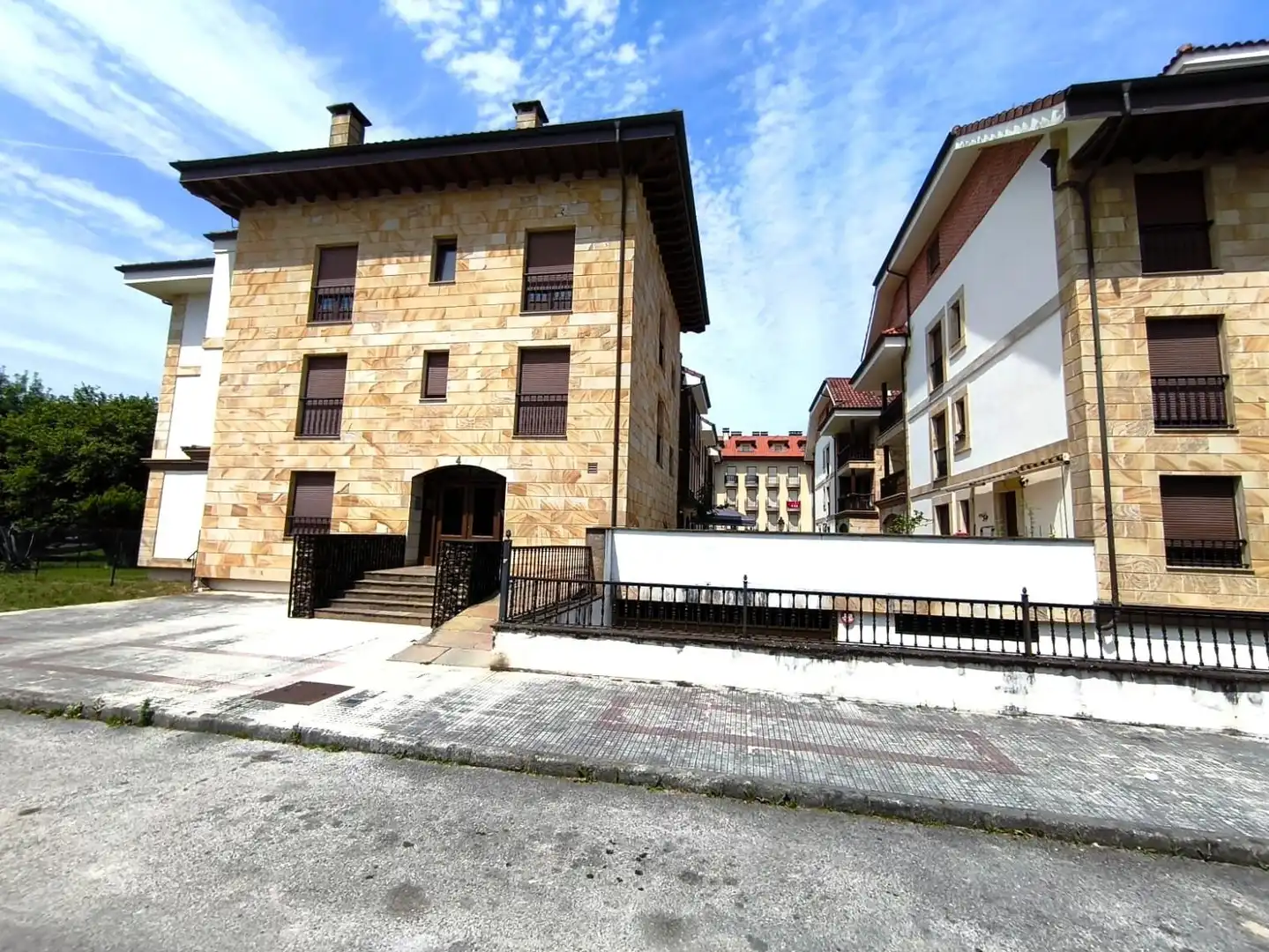 Vista exterior de Piso en venta en Santa María de Cayón con Calefacción, Trastero y Amueblado