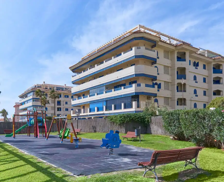 Piso con piscina en venta en San Luis de Sabinillas, imagen 2