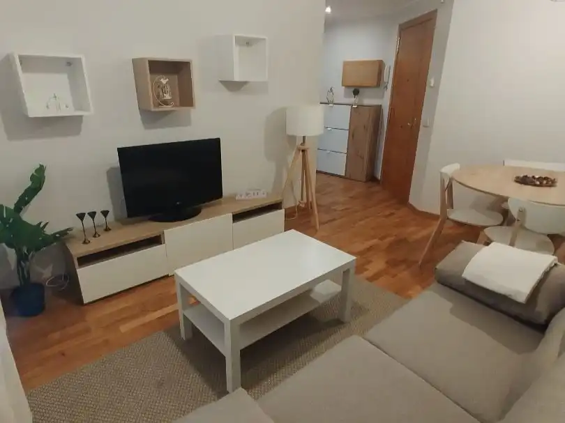Flat with lift to rent in Calle Oteruelo 2