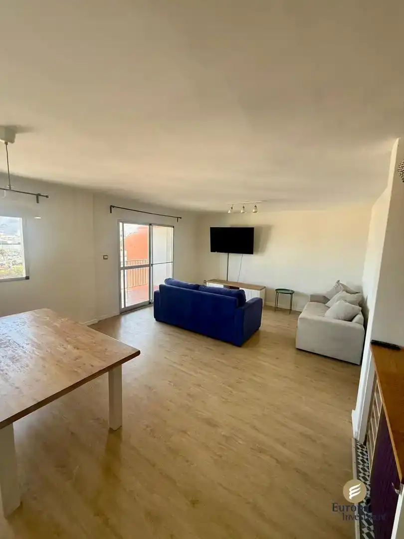 Sala d'estar de Pis en venda en La Línea de la Concepción amb Balcó