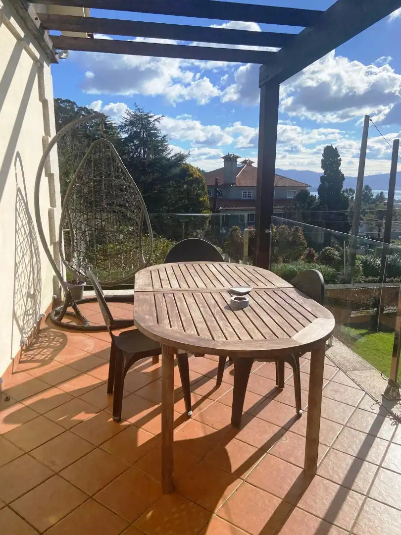 Terrassa de Casa o xalet de lloguer en Cangas  amb Calefacció, Jardí privat i Terrassa