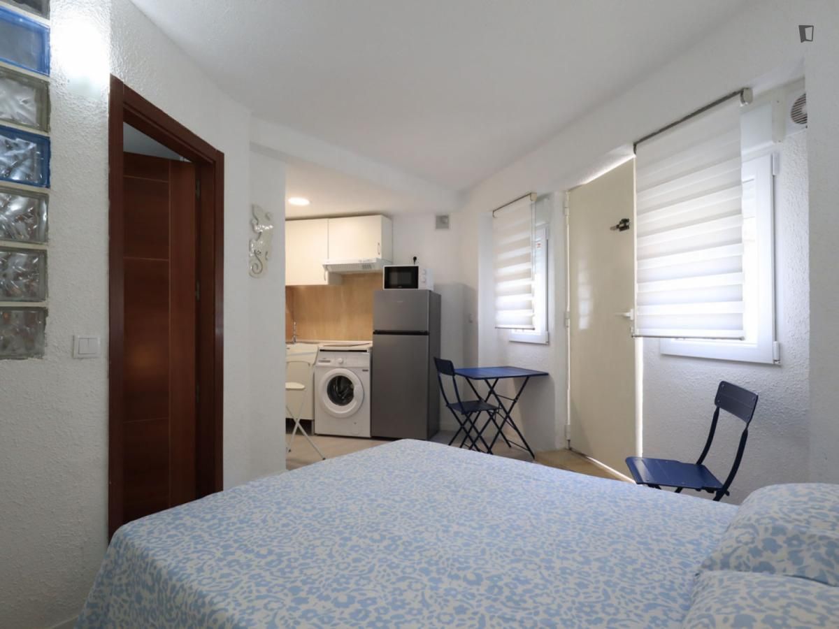 Study to rent in Villaverde Alto