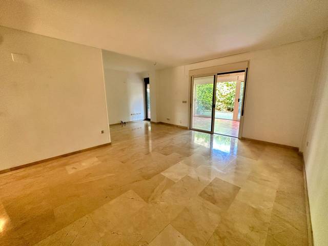 Planta baja en Alquiler en Avenida PINTOR FERNANDO SORIA en Alicante Golf