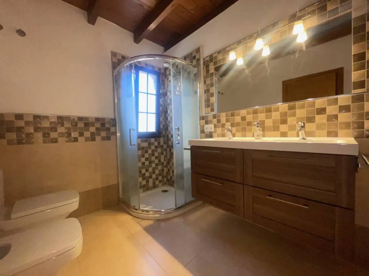Baño de Casa o chalet de alquiler en Estepona con Calefacción, Jardín privado y Terraza