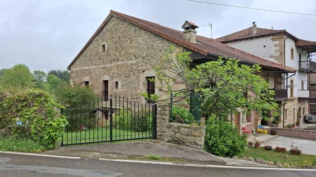Casa adosada en Venta en barrio palacio en Villacarriedo