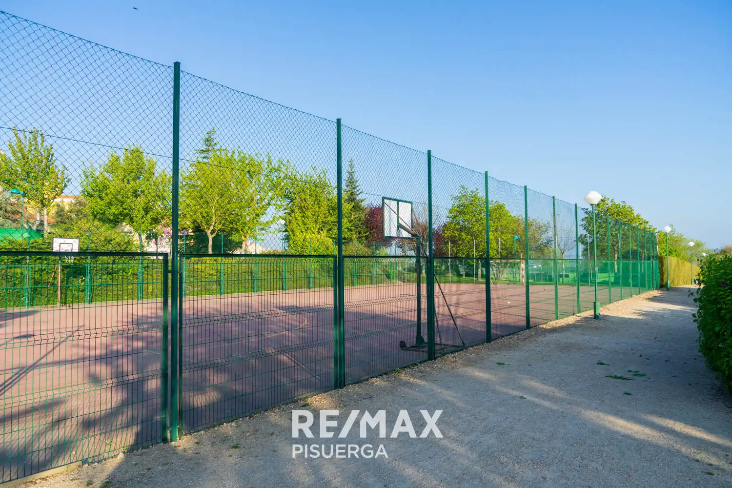 Vista exterior de Casa o xalet en venda en Valladolid amb Calefacció, Jardí privat i Terrassa