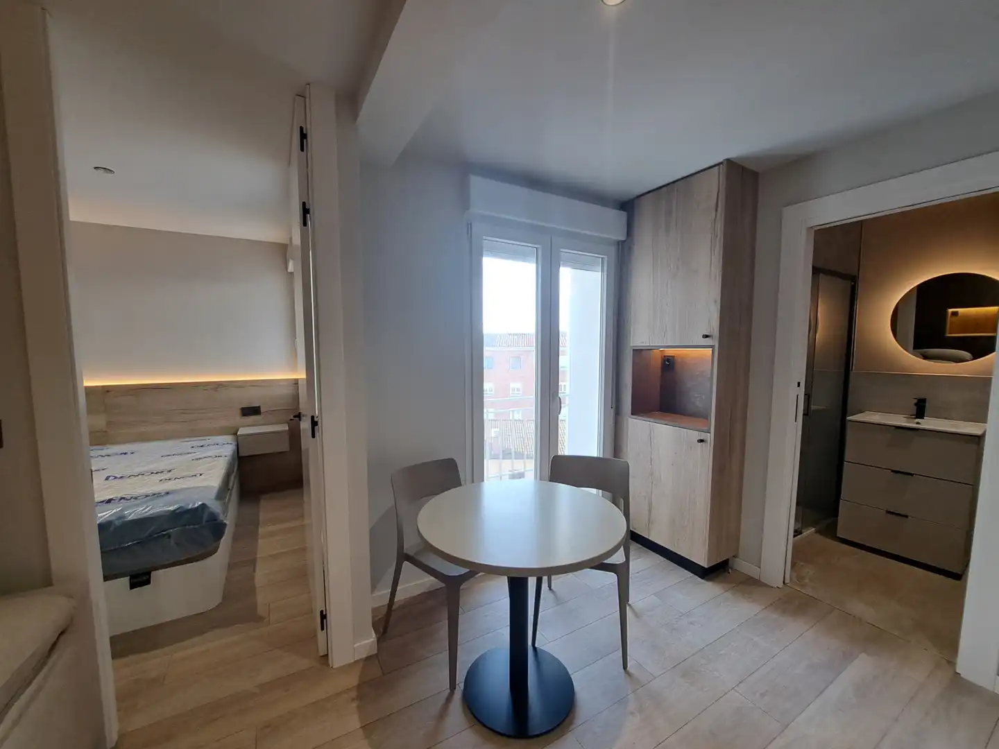 Terrassa de Apartament de lloguer en León Capital  amb Parquet, Moblat i Forn