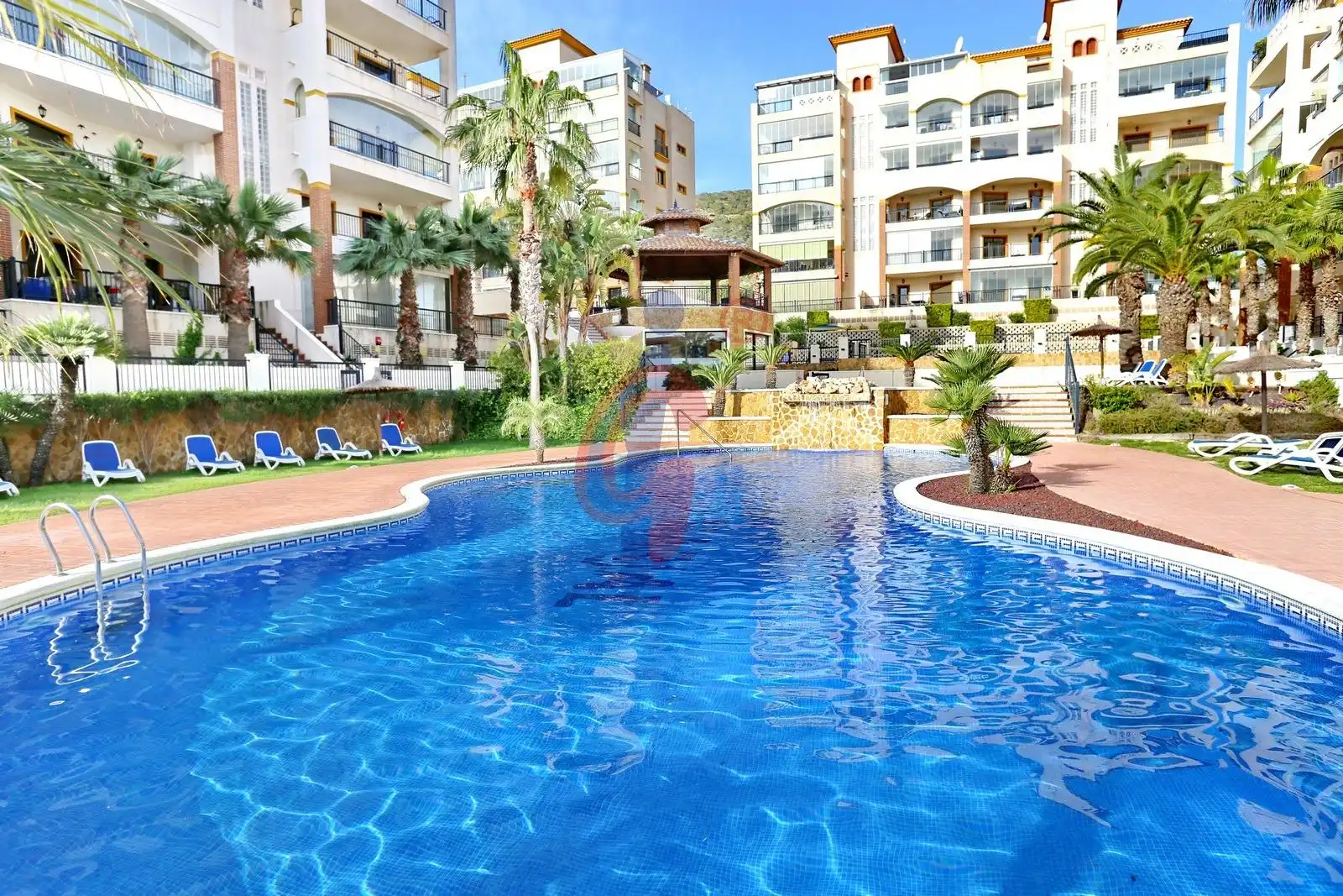 Piscina de Planta baja en venta en Guardamar del Segura con Aire acondicionado, Terraza y Trastero