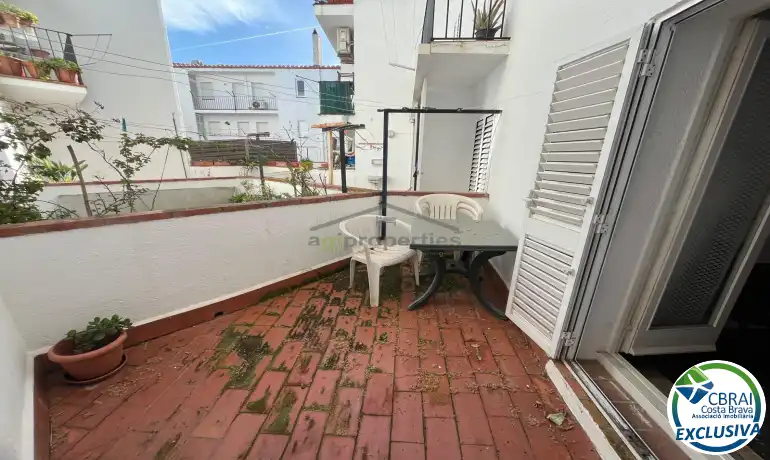 Vista exterior de Pis en venda en Cadaqués amb Moblat, Forn i Microones