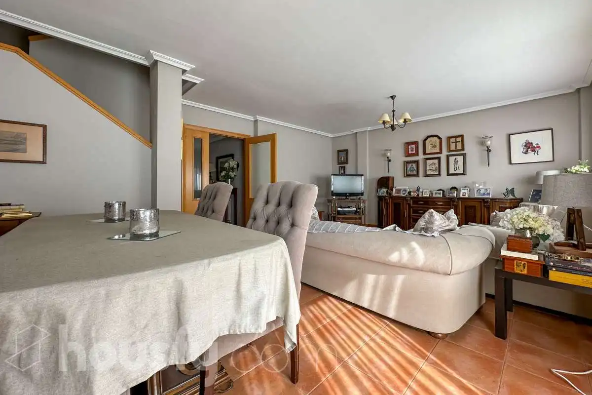 Living room of Houses for sale in Aranjuez  with Air Conditioner, Heating and Private garden
