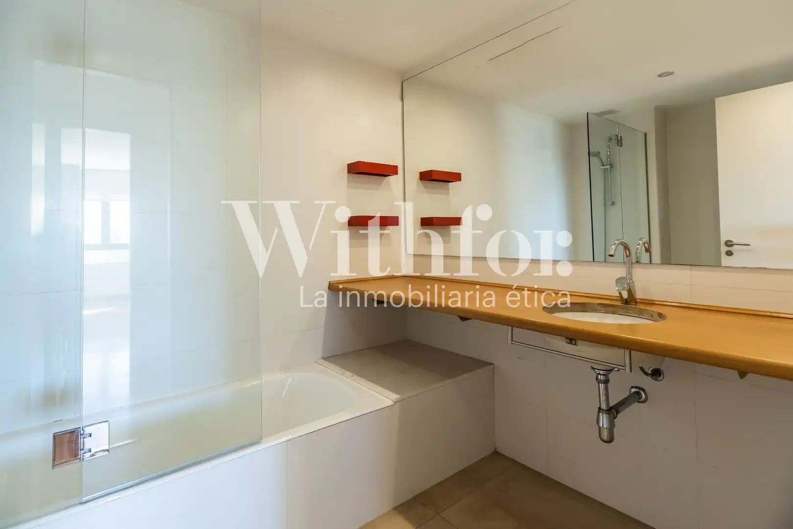Bathroom of Attic for sale in Barcelona  with Air Conditioner, Heating and Terrace