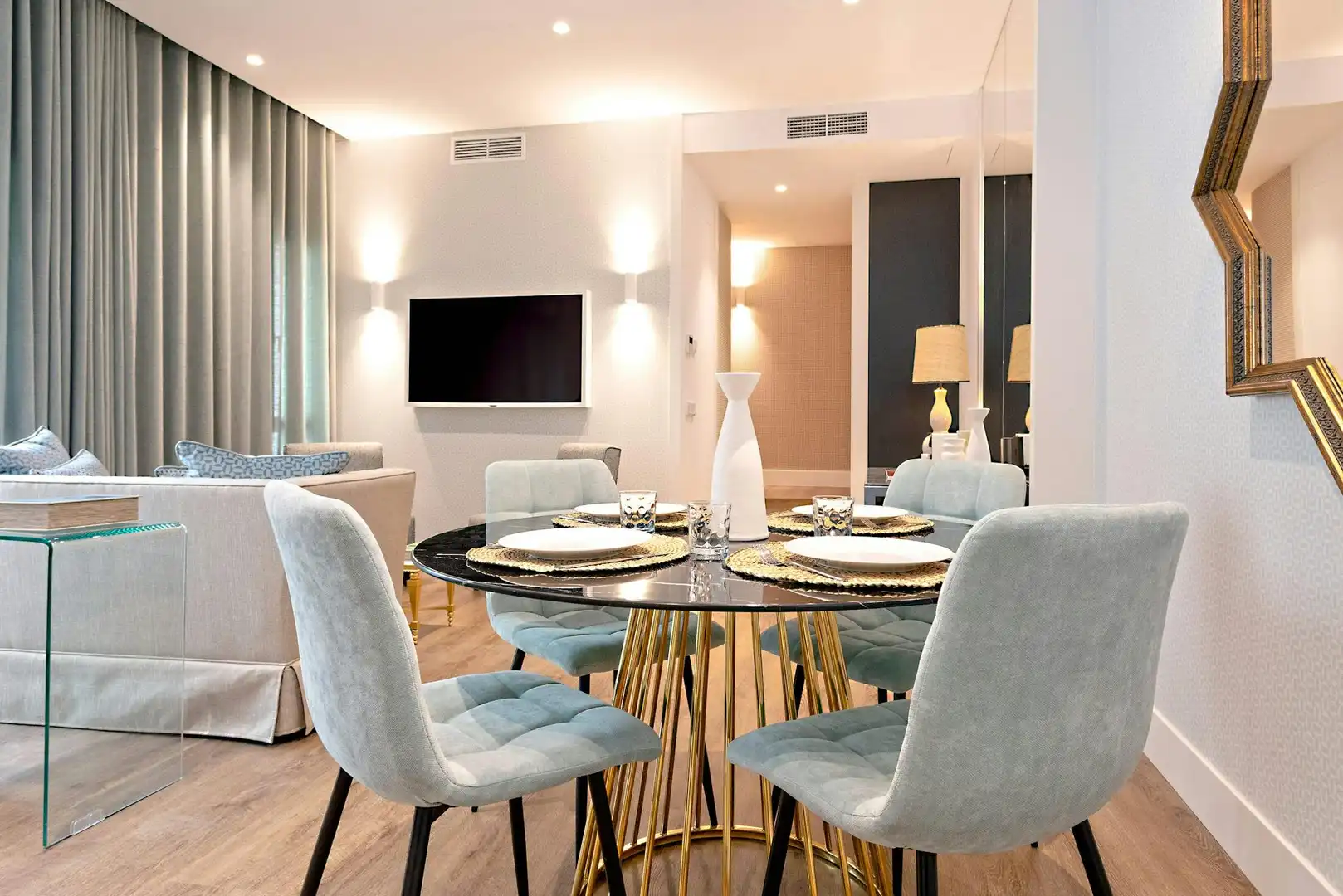 Dining room of Flat for rent in Sevilla  with Air Conditioner, Heating and Washing machine