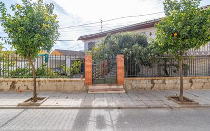 Vista exterior de Casa o xalet en venda en Vegas del Genil amb Calefacció, Jardí privat i Terrassa