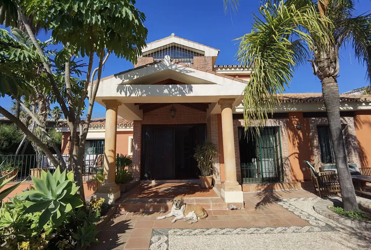 Villa mit Pool zum Verkauf in Calle Sirio