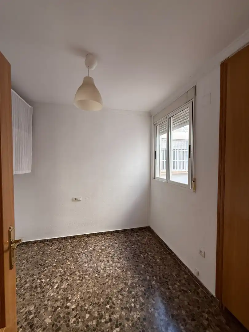 Schlafzimmer von Wohnung zur Miete in Chiva mit Klimaanlage und Terrasse