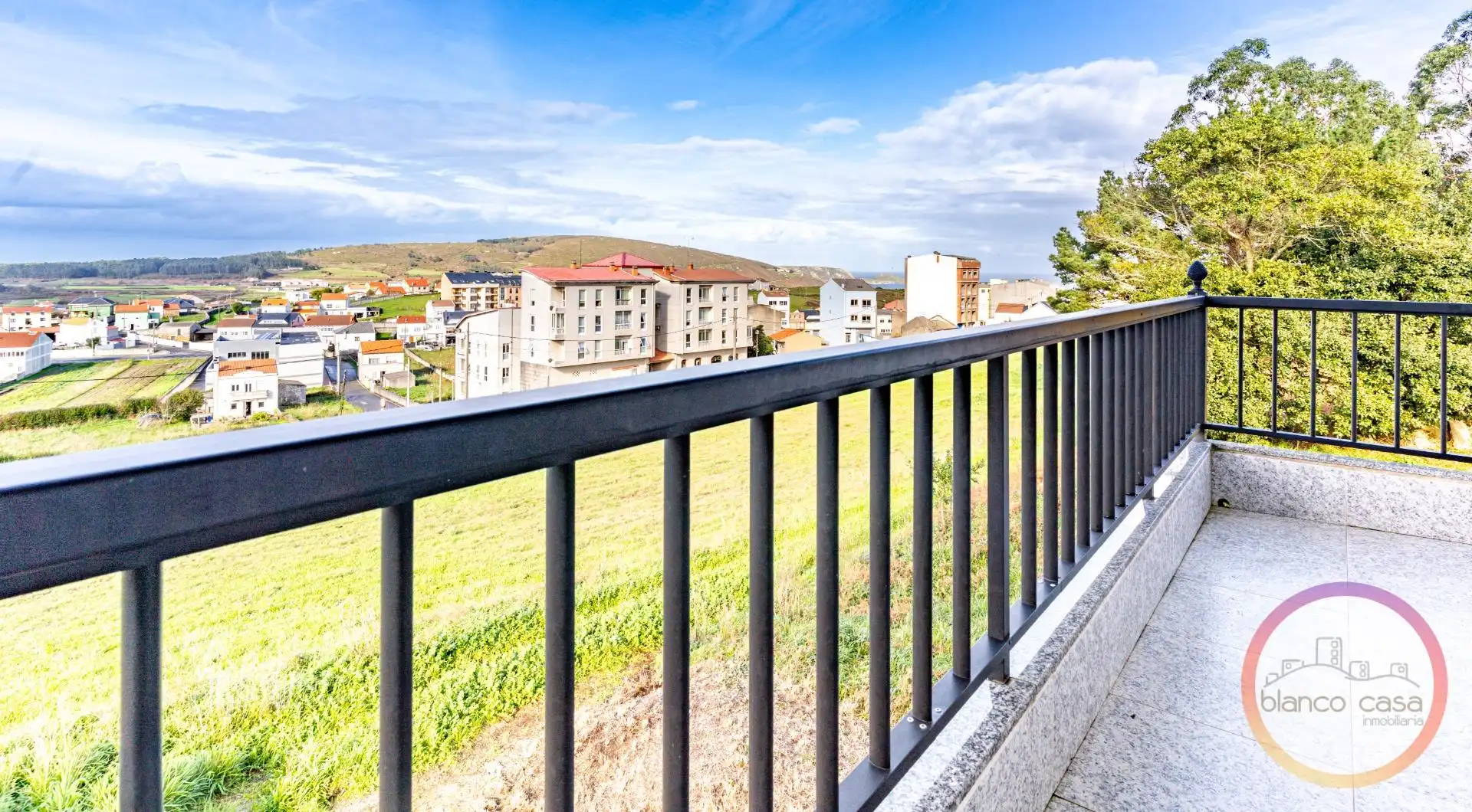 Vista exterior de Casa o xalet en venda en Malpica de Bergantiños amb Calefacció, Terrassa i Traster