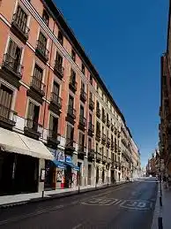 Vista exterior de Edifici en venda en Madrid