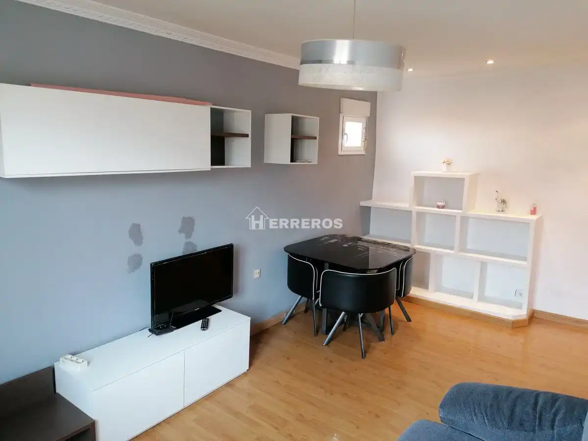 Sala d'estar de Apartament en venda en  Logroño amb Calefacció i Parquet