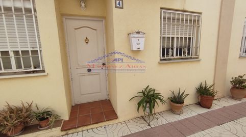 Foto 3 de Casa adosada en venta en Avenida Doctor Juan Reyes, 35, La Zarzuela - San José - Belén, Linares