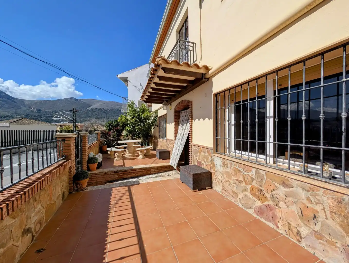 Exterior view of Houses for sale in Loja  with Terrace and Furnished