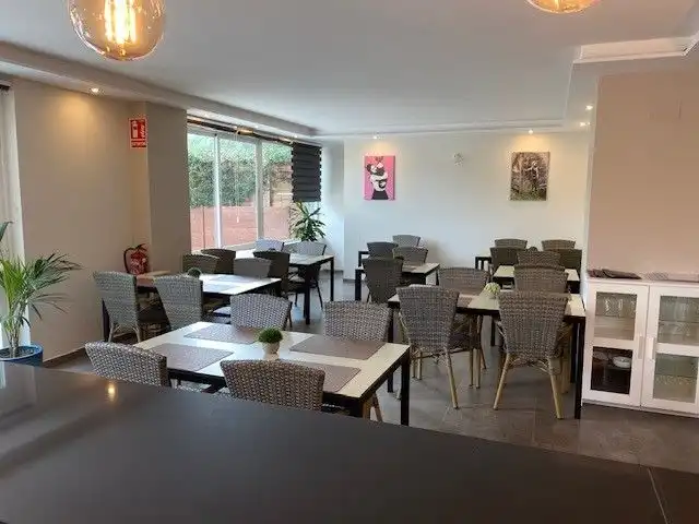 Local en venda en Cambrils amb Terrassa, Moblat i Internet