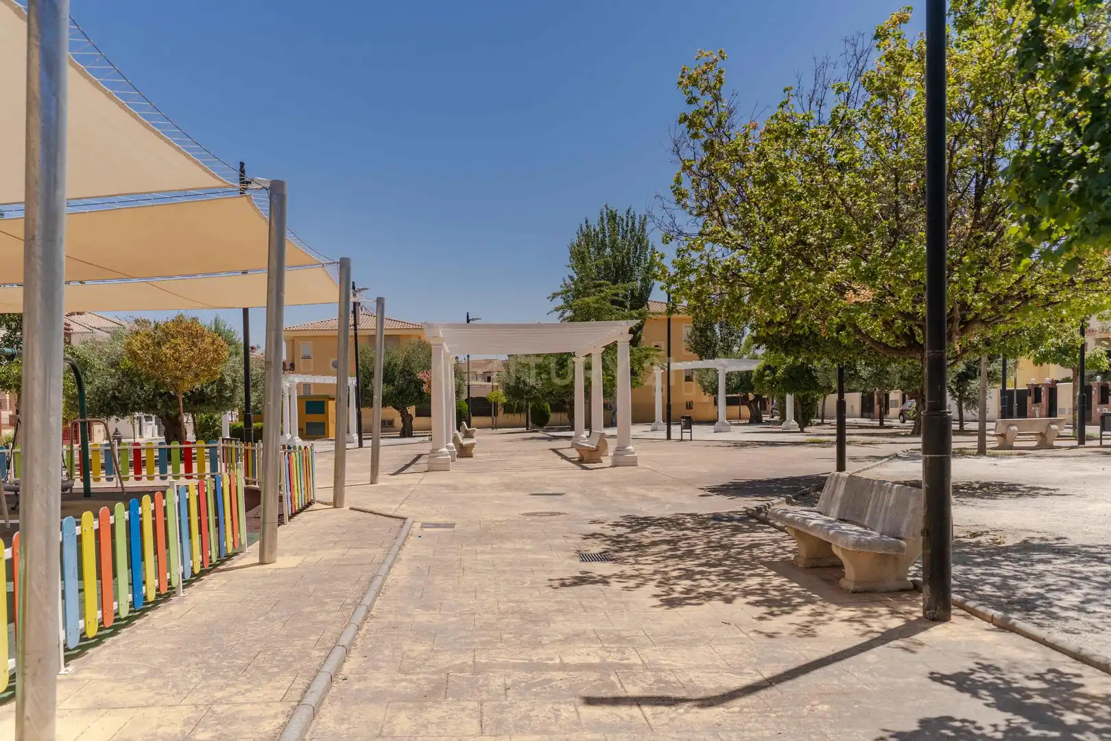 Vista exterior de Casa o xalet en venda en Churriana de la Vega amb Aire condicionat, Traster i Piscina