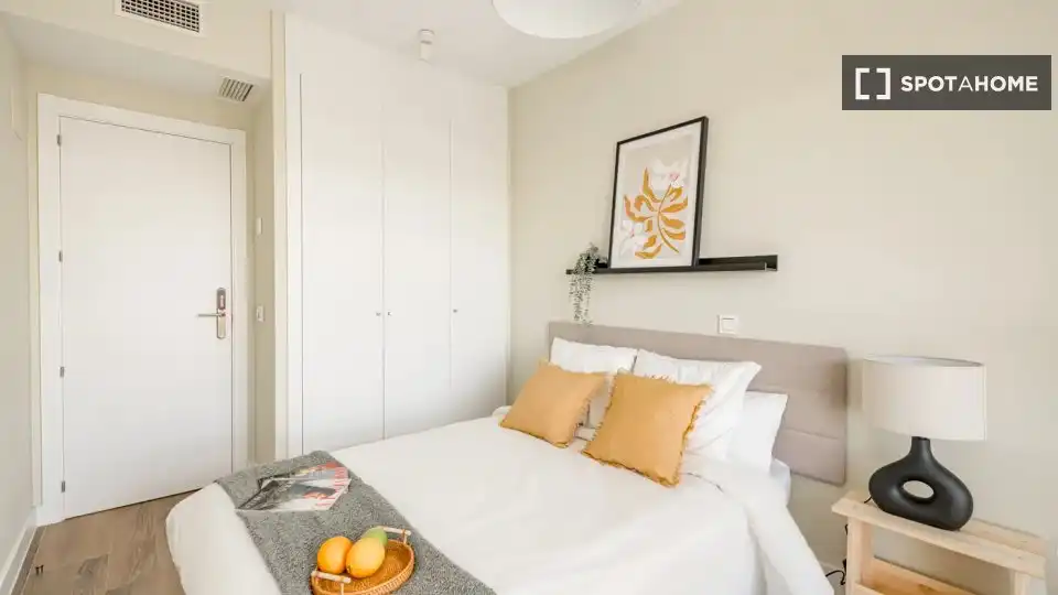 Bedroom of Flat for rent in Madrid  with Air Conditioner, Heating and Furnished