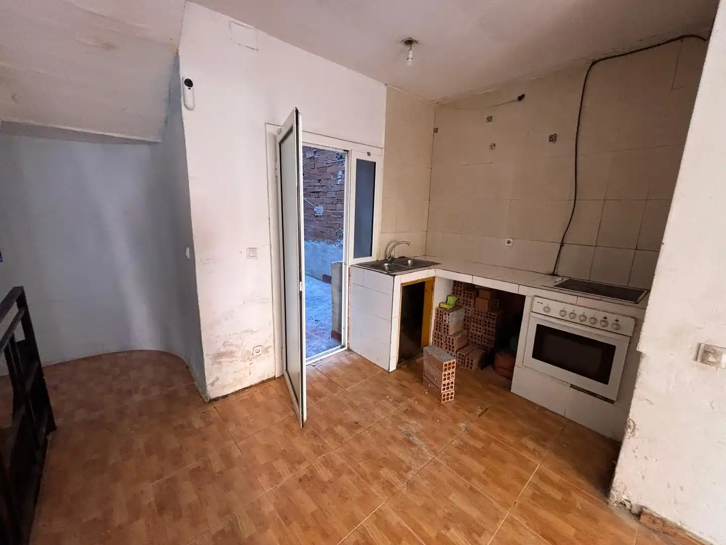 Cuina de Casa o xalet en venda en Barcelona amb Terrassa i Balcó