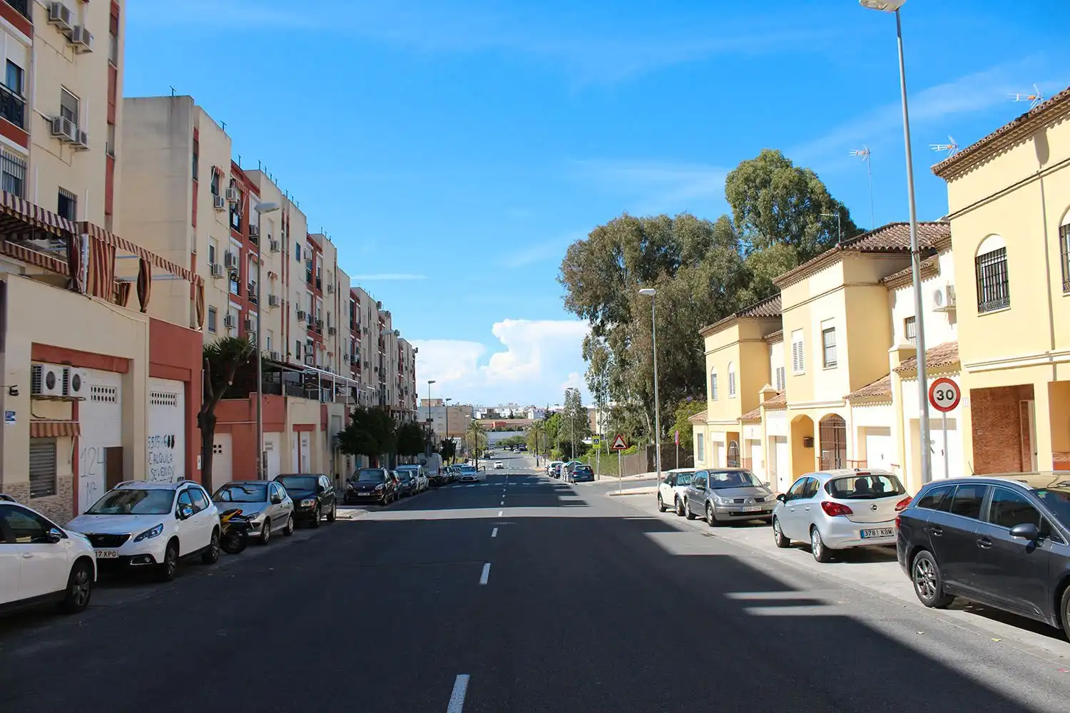 Vista exterior de Local en venta en Alcalá de Guadaira