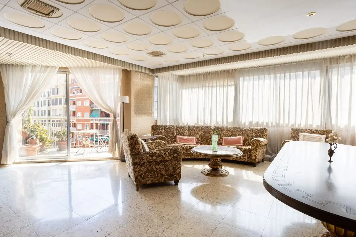 Piso con terraza en venta en Carrer de Sant Vicent Màrtir