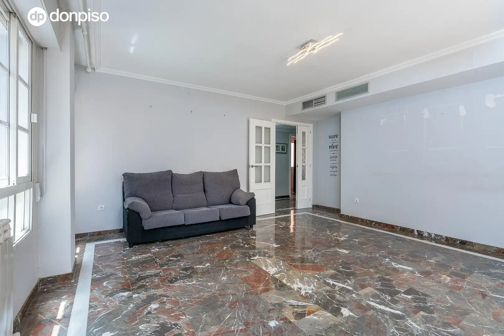 Sala de estar de Piso en venta en Granada con Aire acondicionado, Calefacción y Terraza