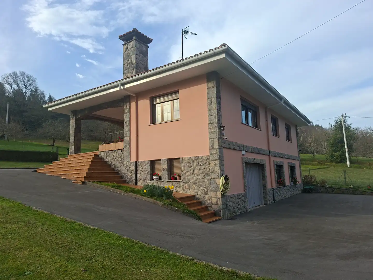 Exterior view of Houses for sale in Soto del Barco  with Heating, Private garden and Parquet flooring