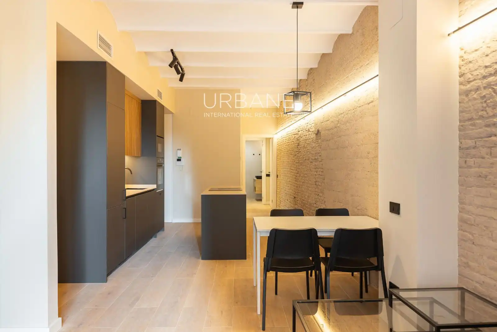 Außenansicht von Wohnung zum Verkauf in Barcelona mit Klimaanlage, Heizung und Parkett
