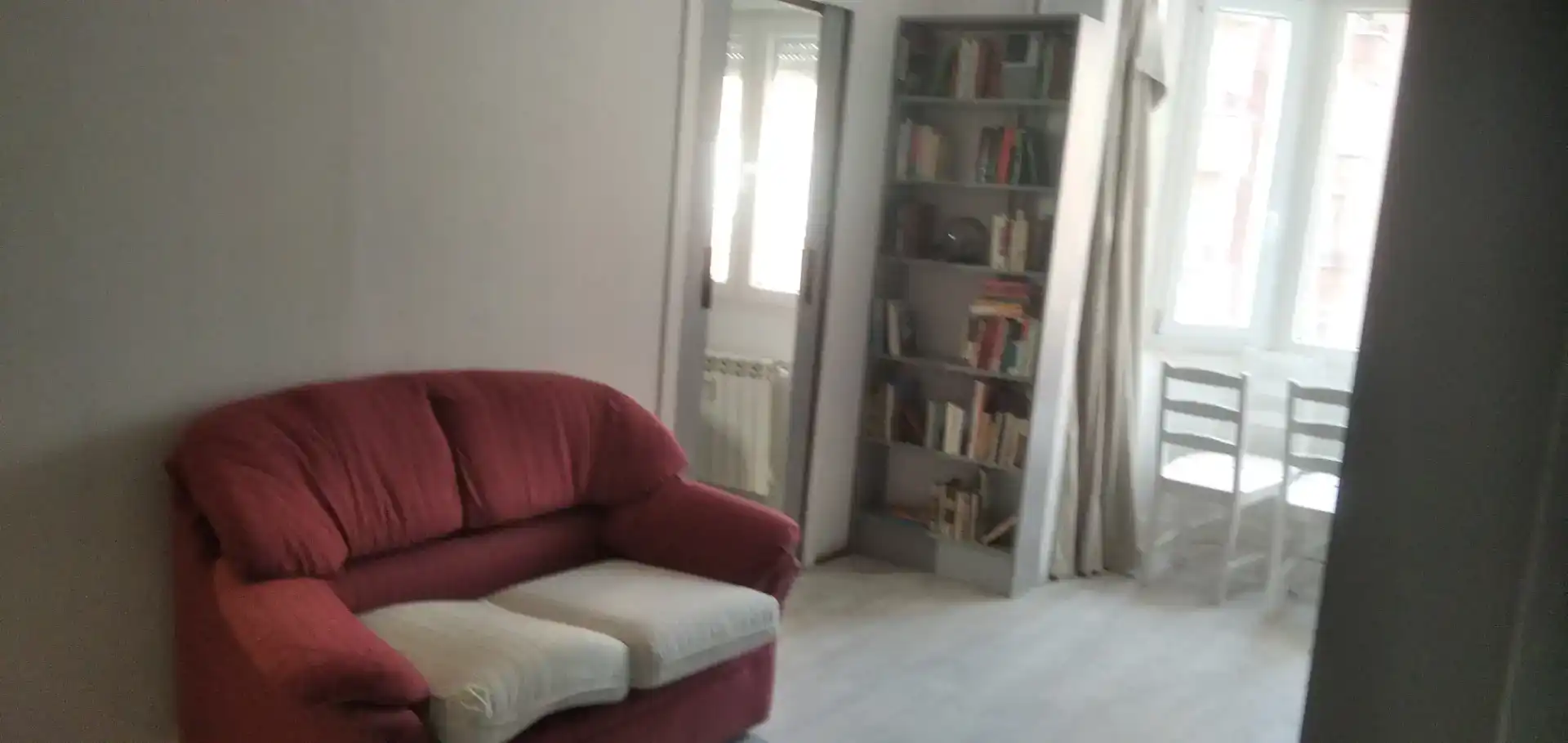 Sala d'estar de Pis de lloguer en Valladolid amb Parquet, Moblat i Rentadora
