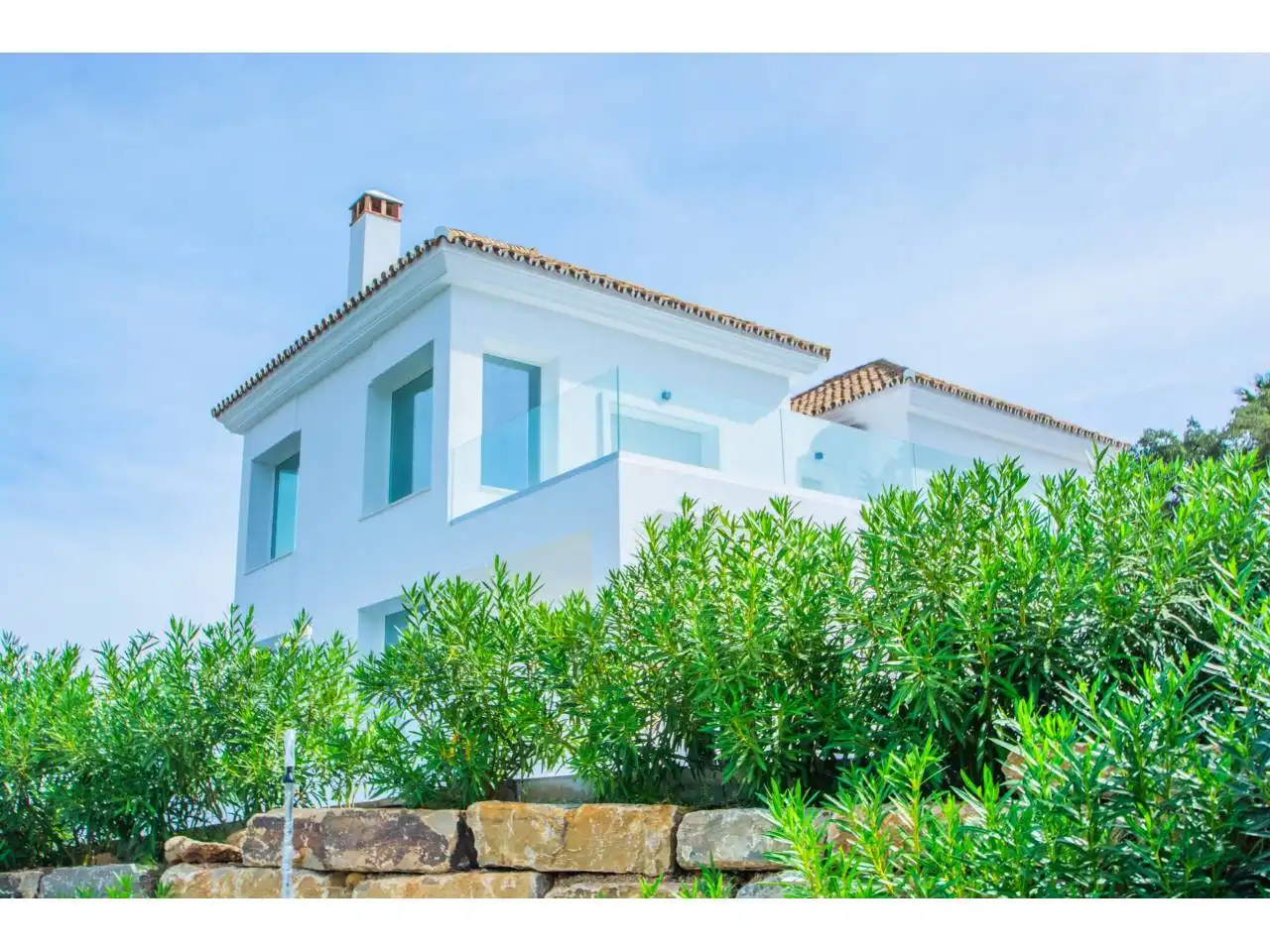 Vista exterior de Casa o chalet en venta en Marbella con Aire acondicionado, Calefacción y Jardín privado
